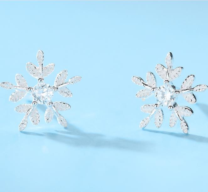 Orecchini con fiocco di neve da donna placcati in argento sterling 925 della serie Weather