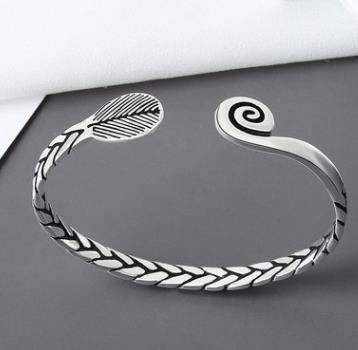 Bracciale con personalità aperta in argento tailandese antico