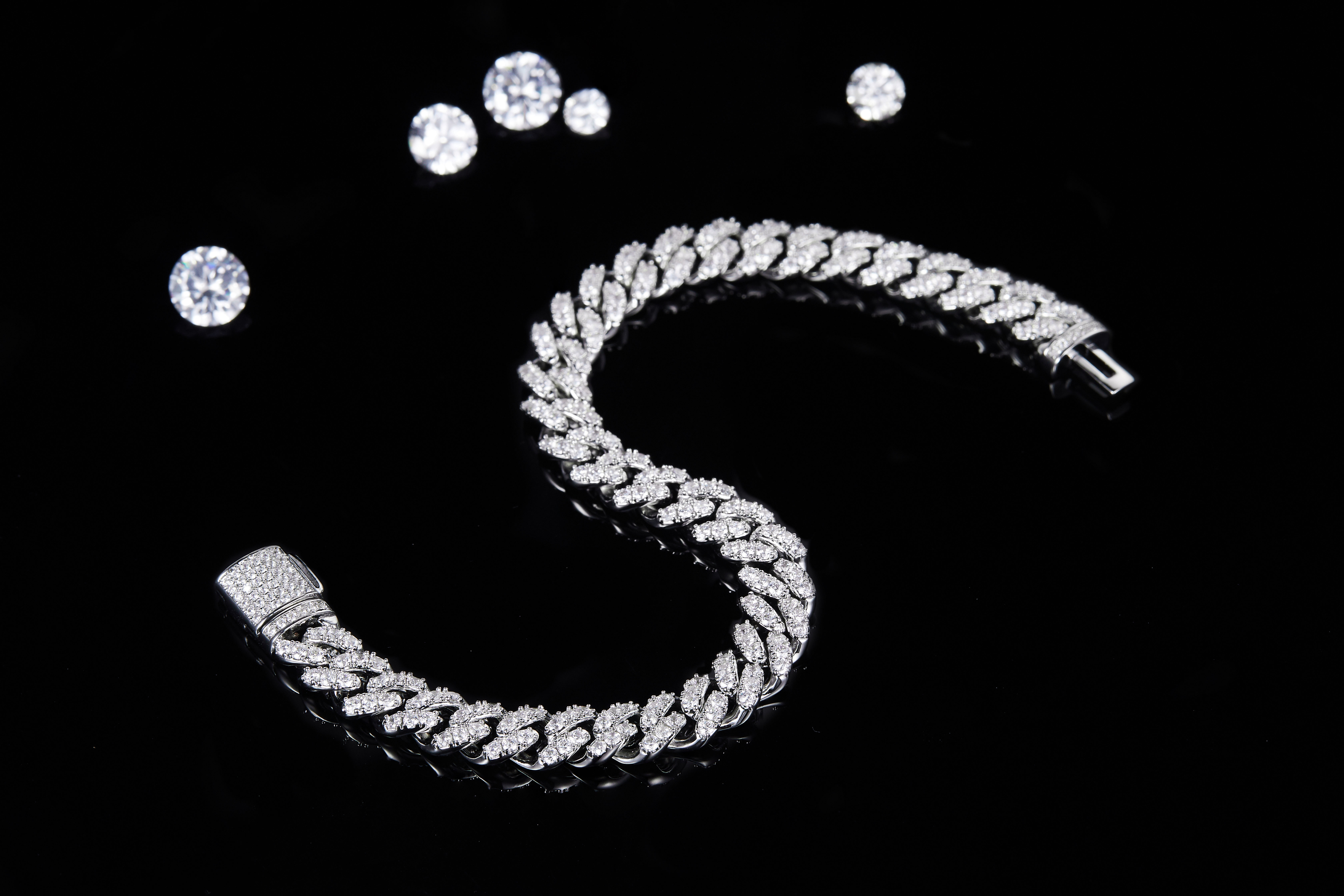 Bracciale Twining Design Shining Moissanite