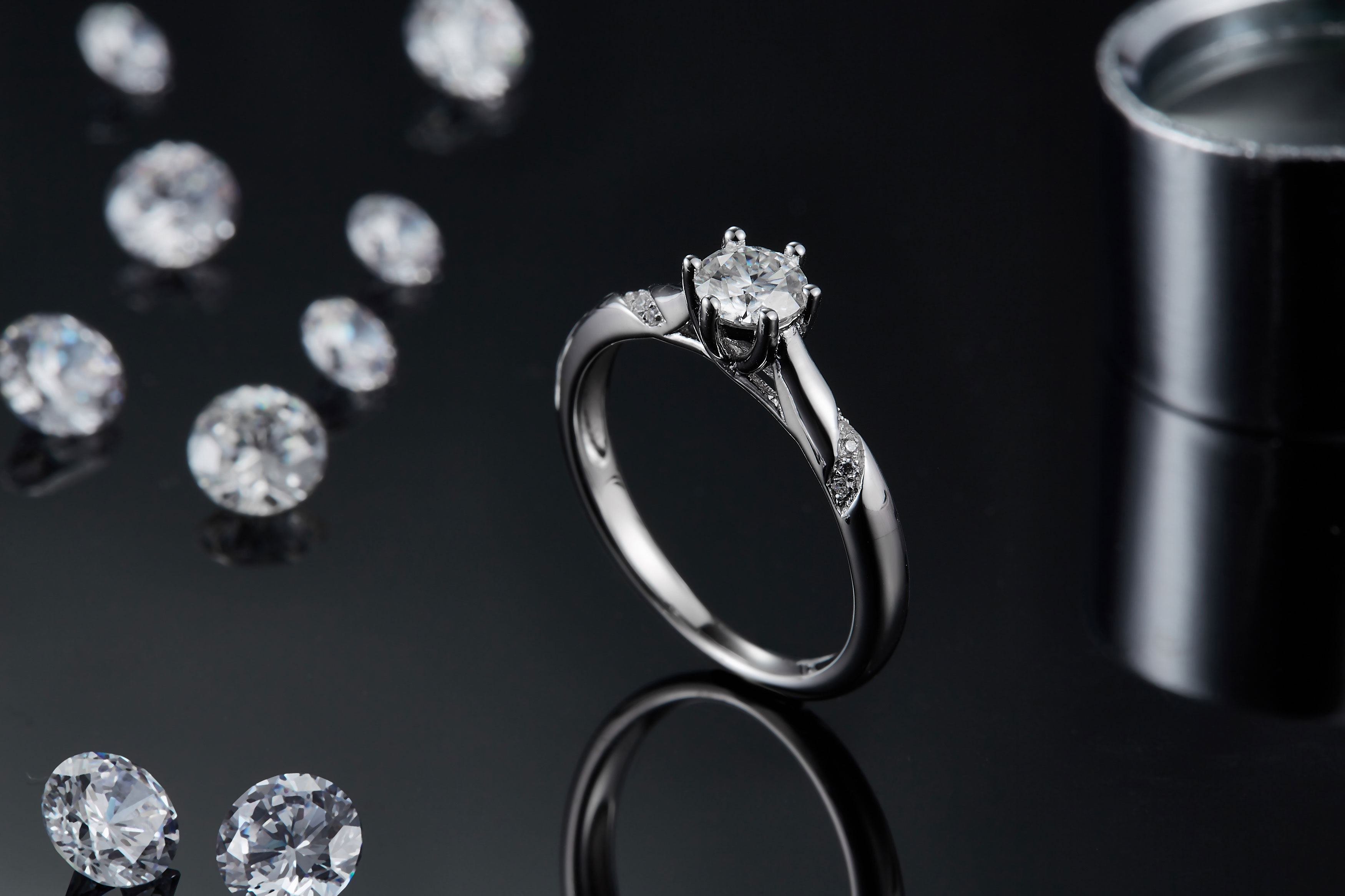 Lussuoso anello da donna in moissanite fornito direttamente dal produttore