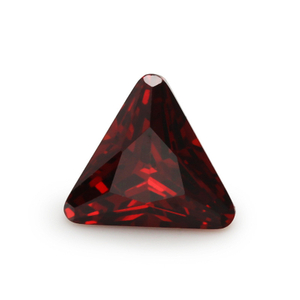 5A Oxblood Red Manufacturing Triangolo all'ingrosso Zirconia cubica per gioielli