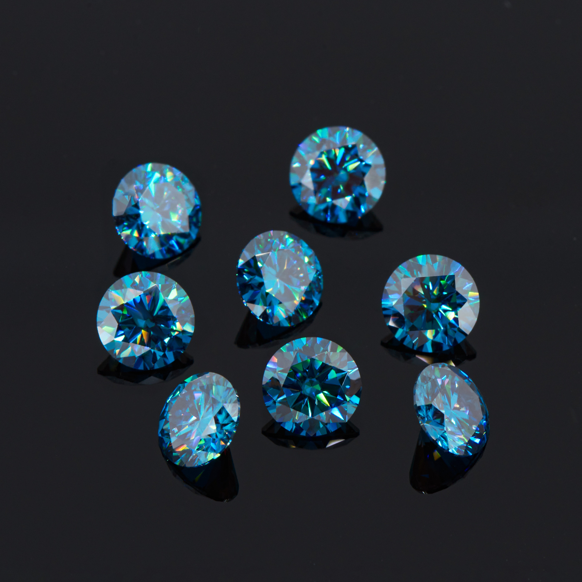 Moissanite blu a taglio brillante rotondo DEF di alta qualità da 5,0-6,0 mm per la creazione di gioielli