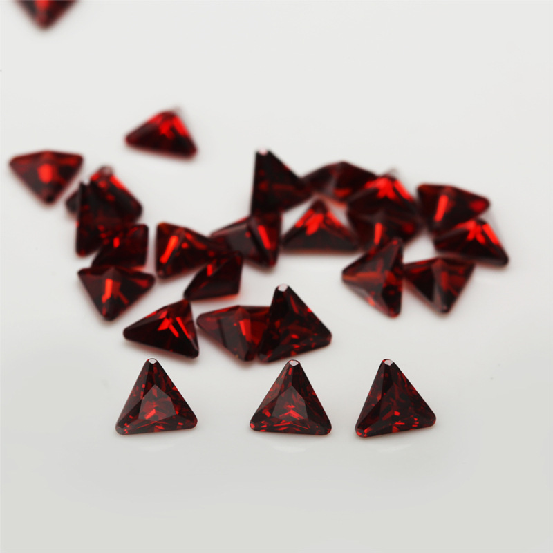 5A Oxblood Red Manufacturing Triangolo all'ingrosso Zirconia cubica per gioielli