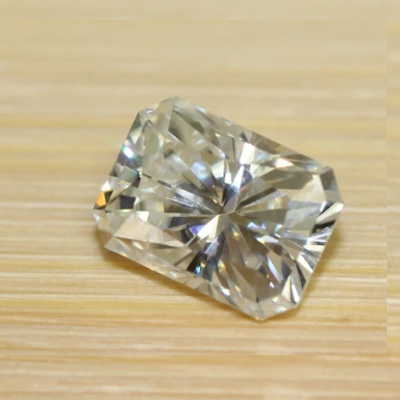 Moissanite sintetica brillante ruvida dal taglio smeraldo da 6 * 8 mm