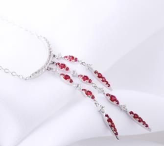 Ciondolo di fidanzamento con gioielli in argento sterling 925 con collana di rubini da donna