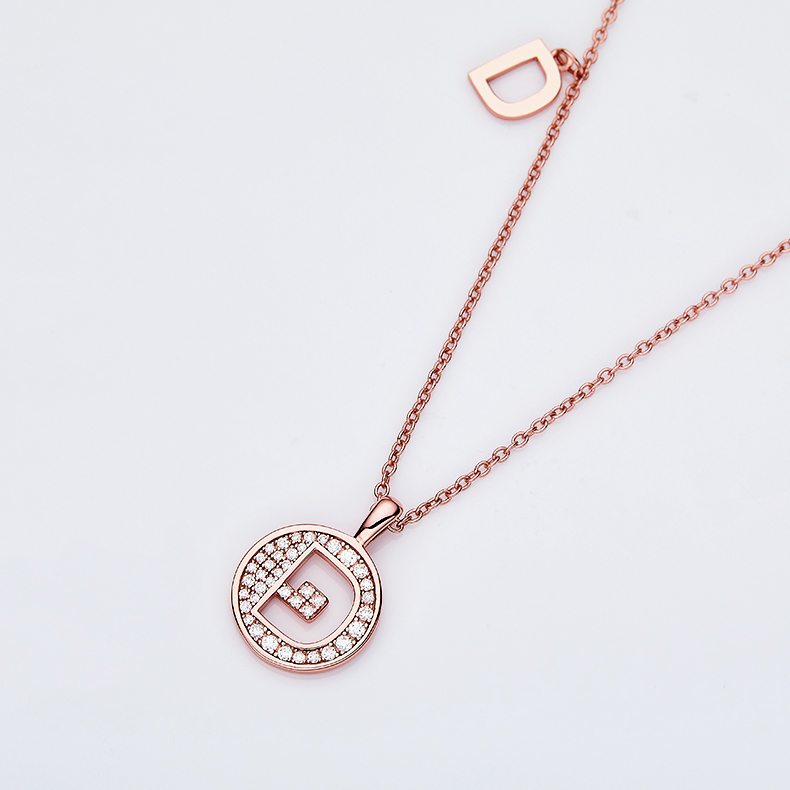 Serie alfabetica D Bella collana in oro rosa