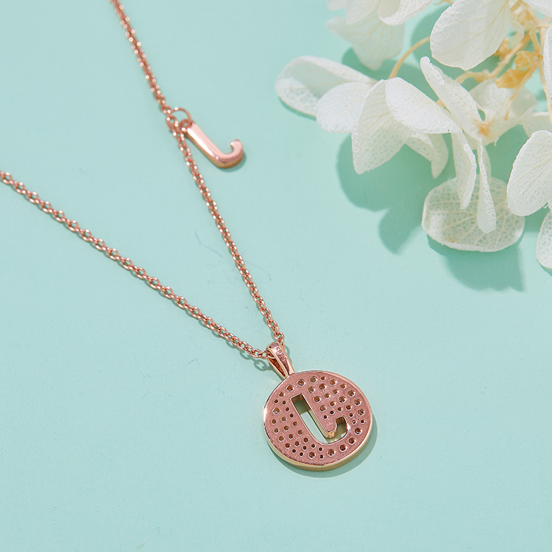 Serie alfabetica J Bella collana in oro rosa