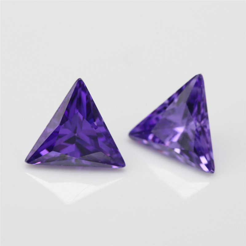 Produttore all'ingrosso 5A Deep Purple Triangle Cubic Zirconia per gioielli