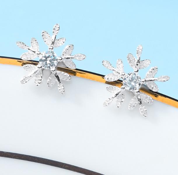 Orecchini con fiocco di neve da donna placcati in argento sterling 925 della serie Weather