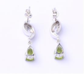 Eleganti orecchini alla moda placcati in argento sterling 925 con gemma verde oliva