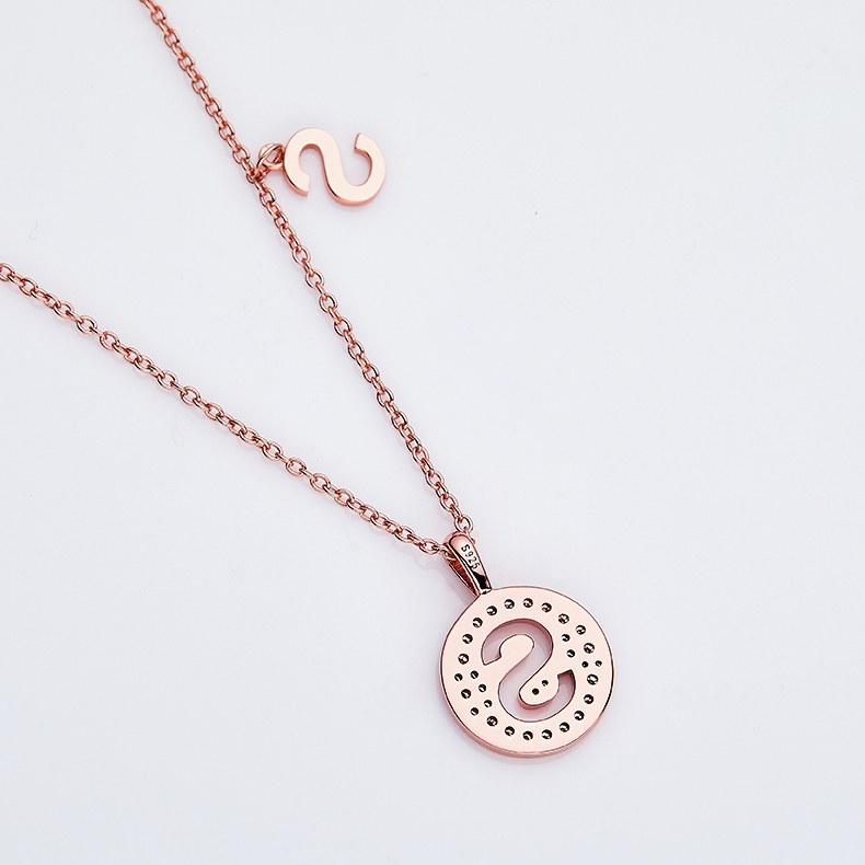 Serie alfabetica S Bella collana in oro rosa