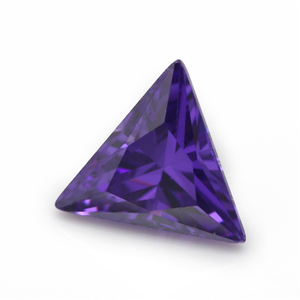 Produttore all'ingrosso 5A Deep Purple Triangle Cubic Zirconia per gioielli