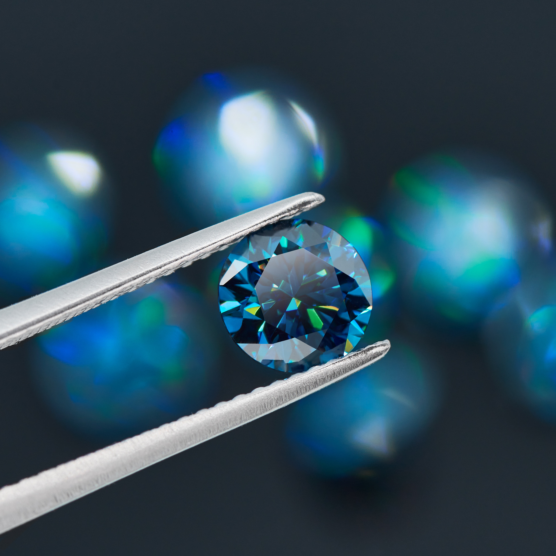 Moissanite blu a taglio brillante rotondo DEF di alta qualità da 5,0-6,0 mm per la creazione di gioielli