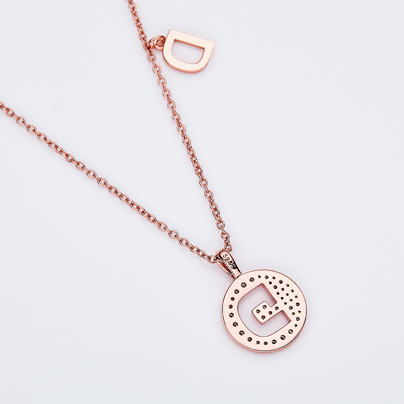 Serie alfabetica D Bella collana in oro rosa