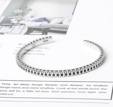 Bracciale aperto con motivo semplice retrò placcato argento placcato in rame