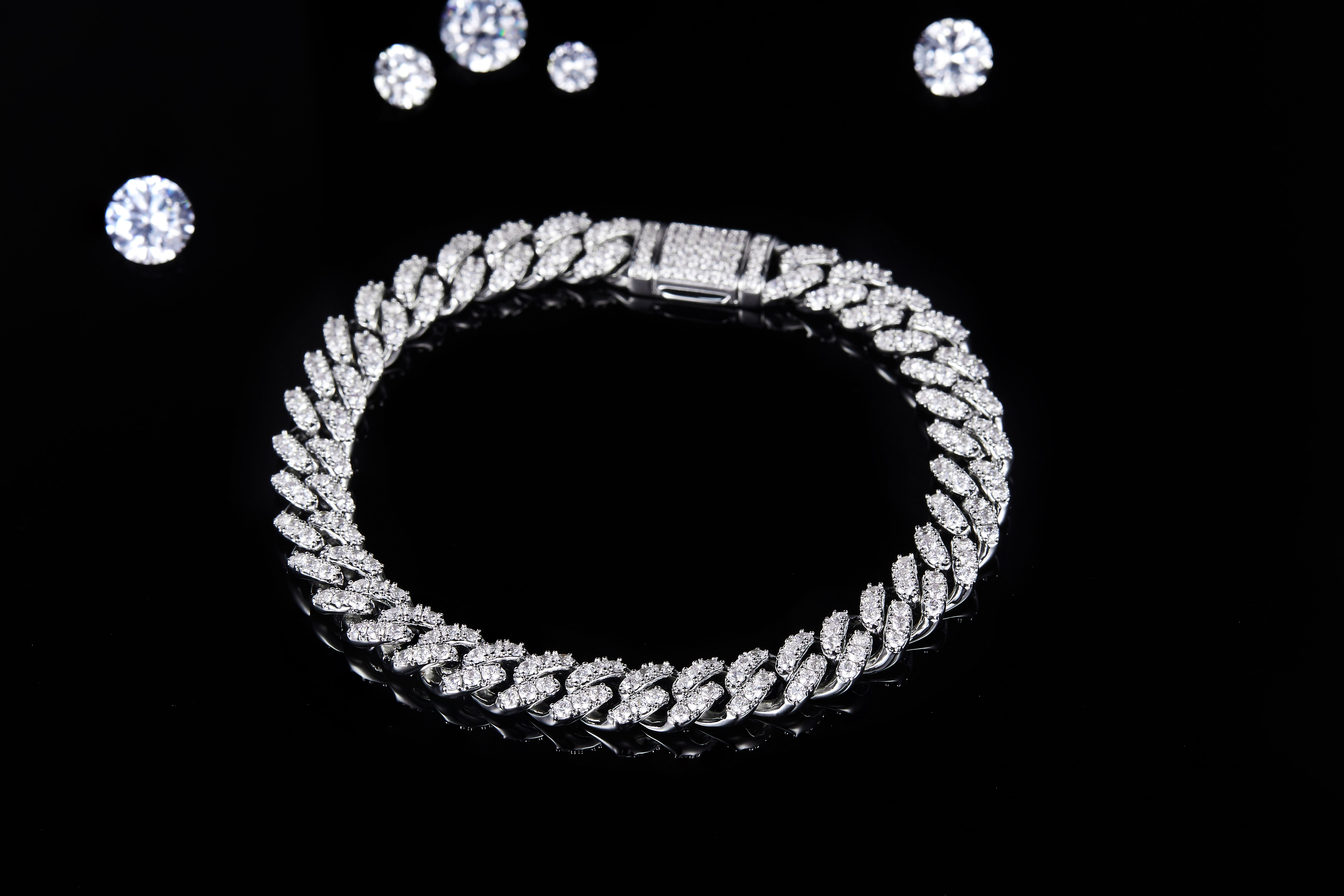 Bracciale Twining Design Shining Moissanite