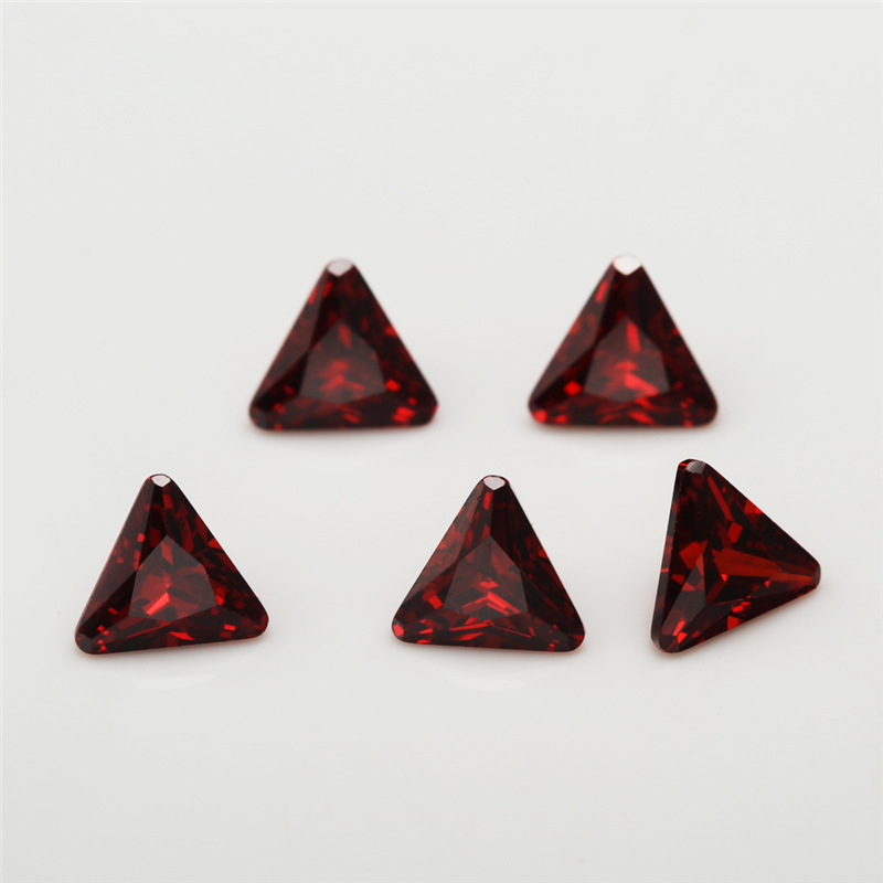 5A Oxblood Red Manufacturing Triangolo all'ingrosso Zirconia cubica per gioielli